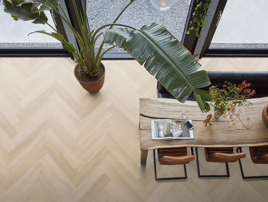 Floorlife YUP Mayfair herringbone natural EVC-plak - detail