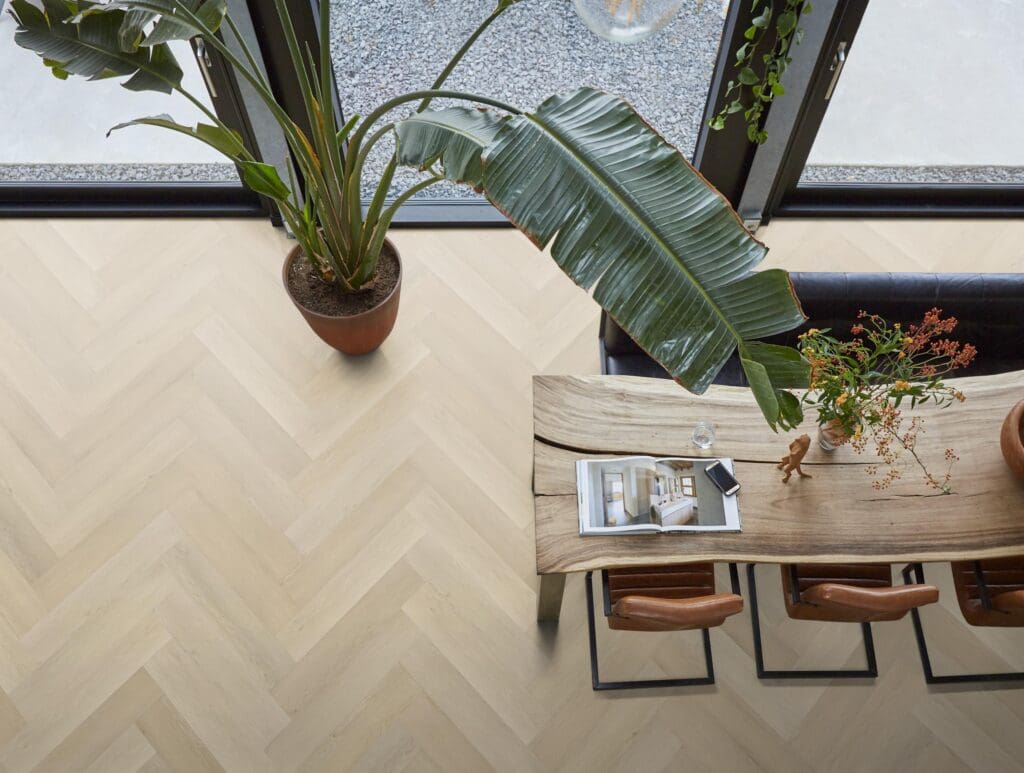 Floorlife YUP Mayfair herringbone beige EVC-plak - detail